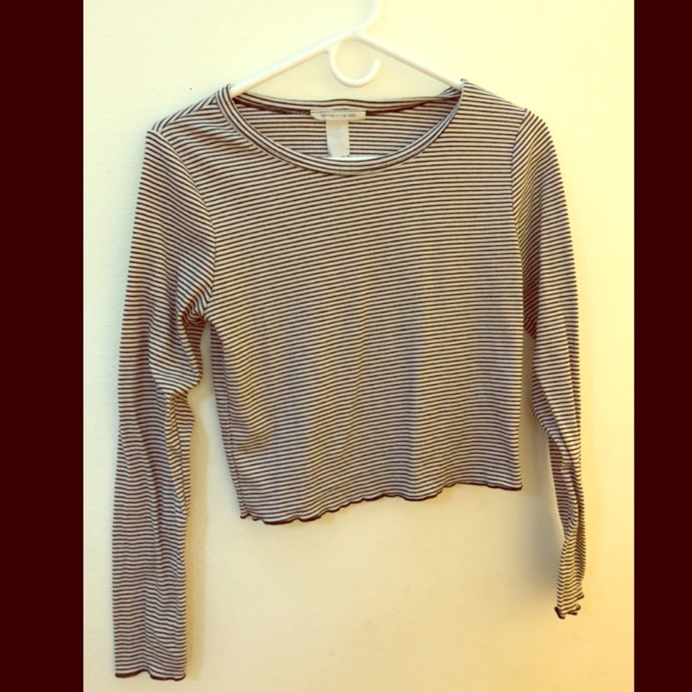 C A U T I O N 2 T H E W I N D >> Crop Top